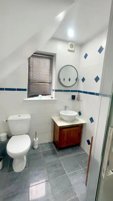 Canal View House: City of London Oasis 0*,  United Kingdom