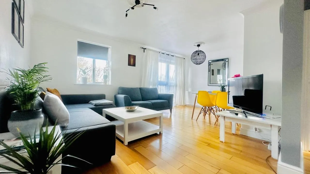 Apartment Canal View House: City of London Oasis