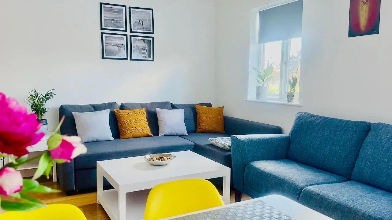Canal View House: City of London Oasis