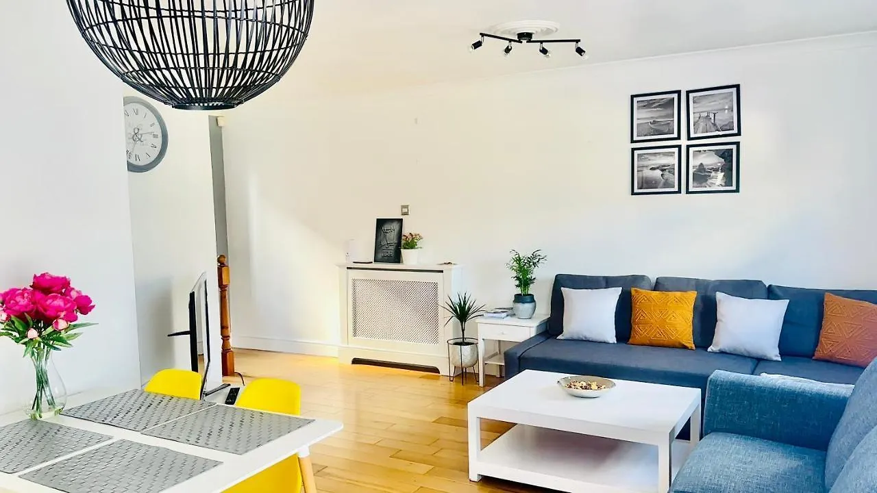 Canal View House: City of London Oasis United Kingdom