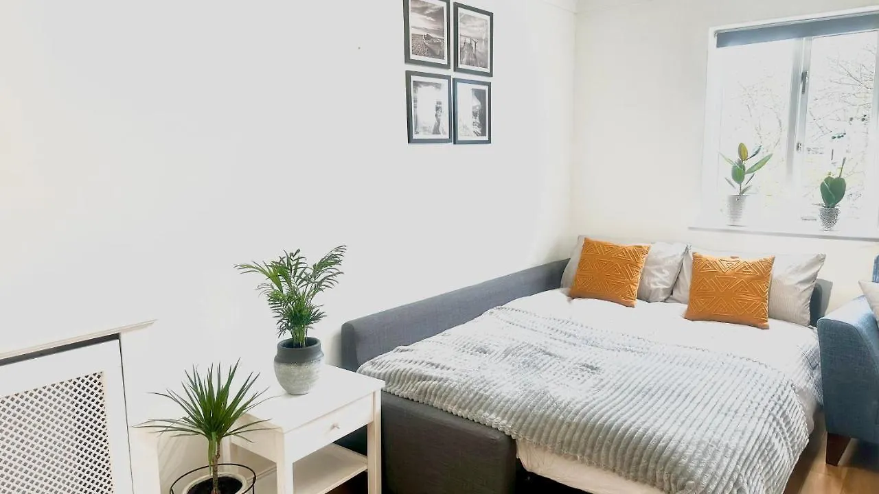 Apartment Canal View House: City of London Oasis