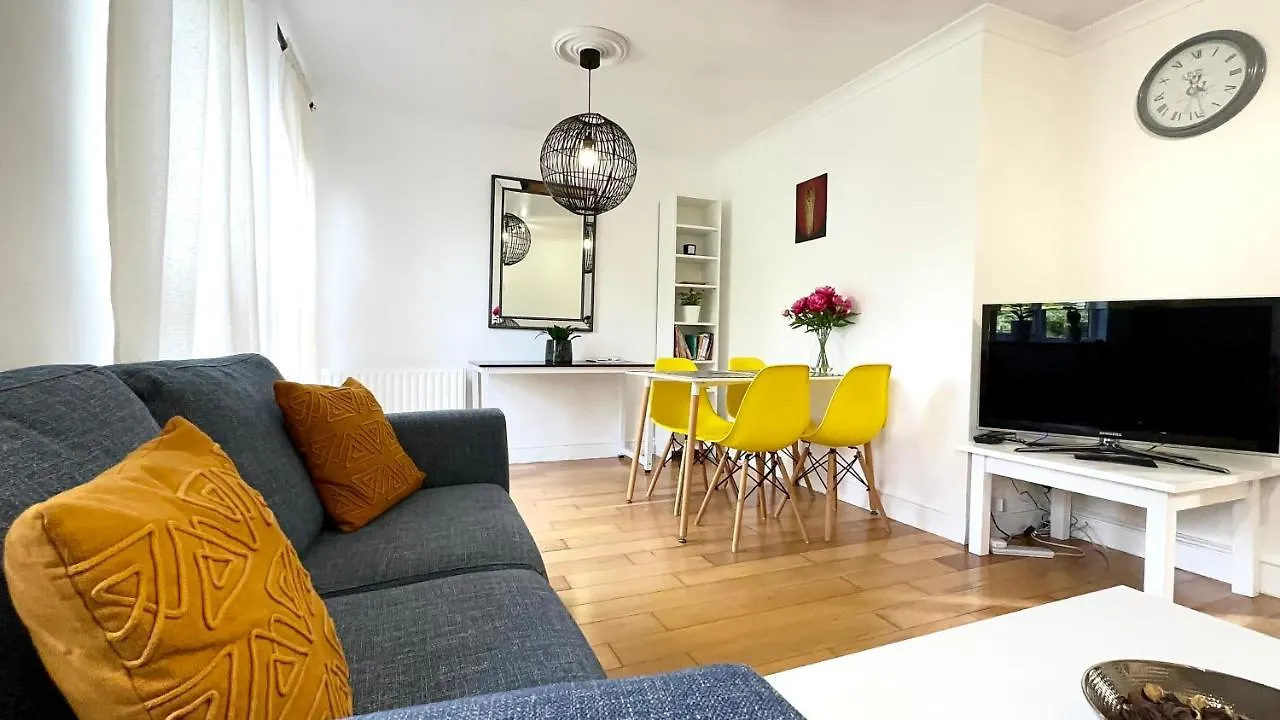 Canal View House: City of London Oasis United Kingdom
