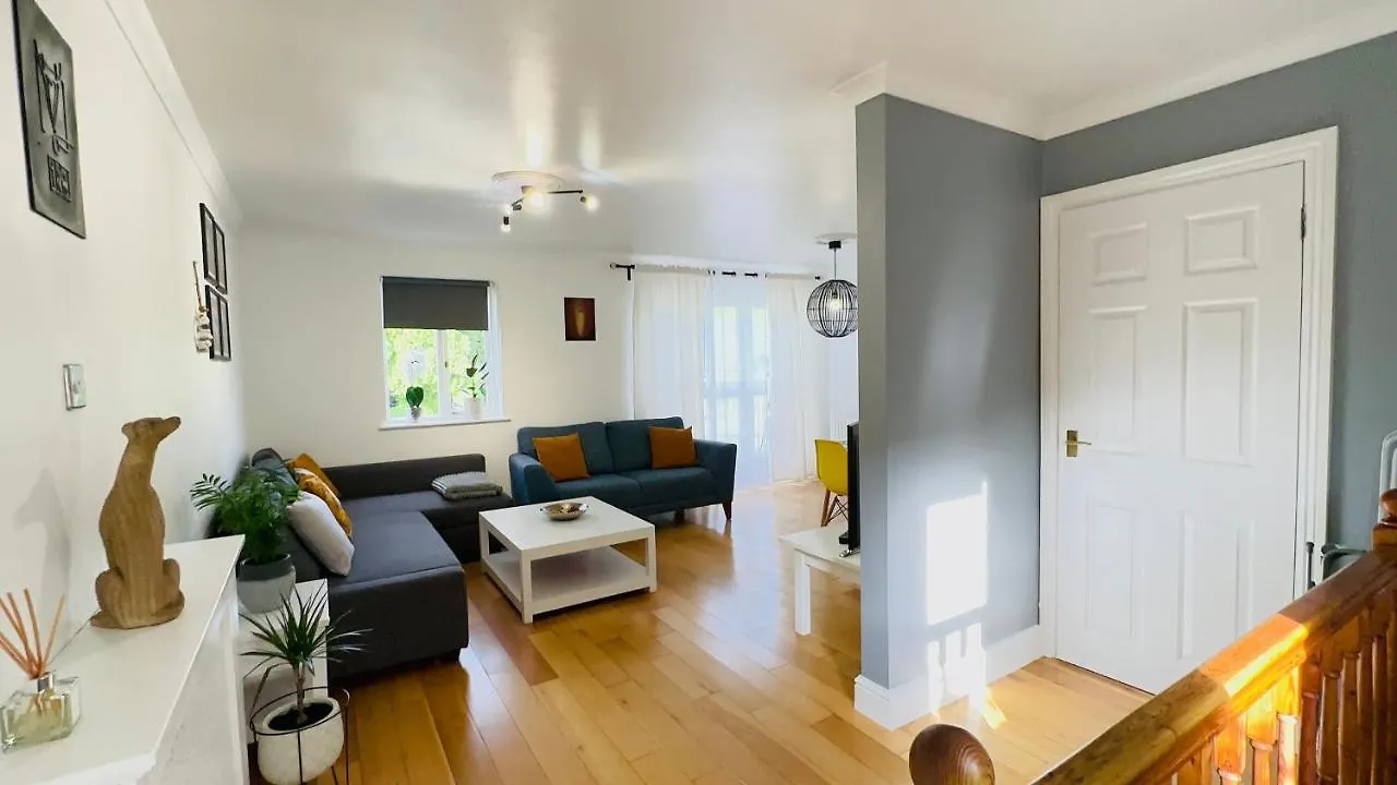 Canal View House: City of London Oasis 0*,  United Kingdom