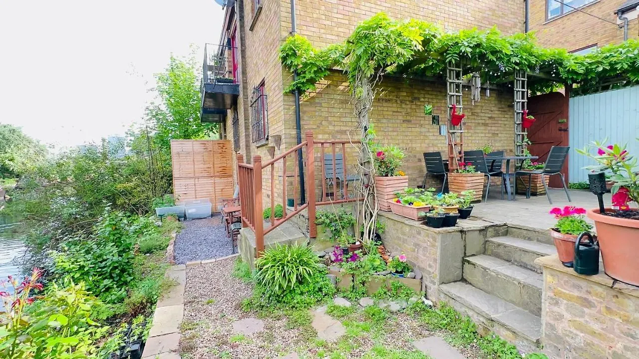 Apartment Canal View House: City of London Oasis