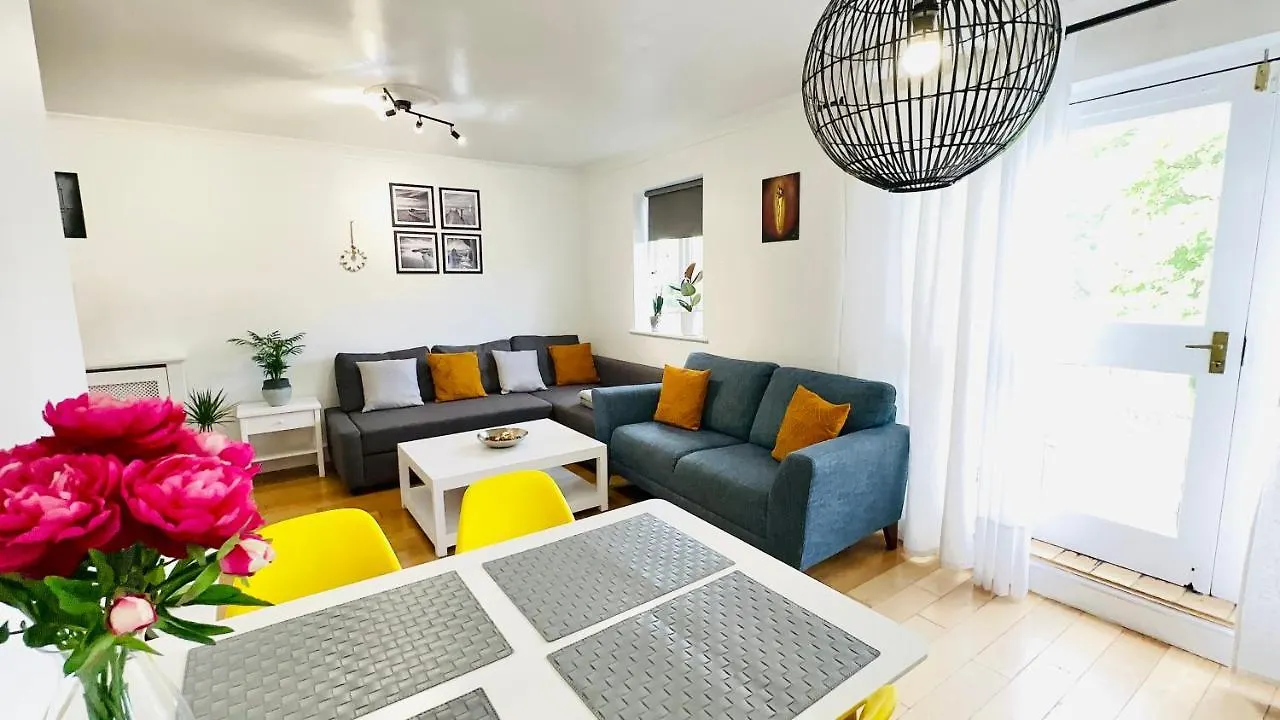 Apartment Canal View House: City of London Oasis