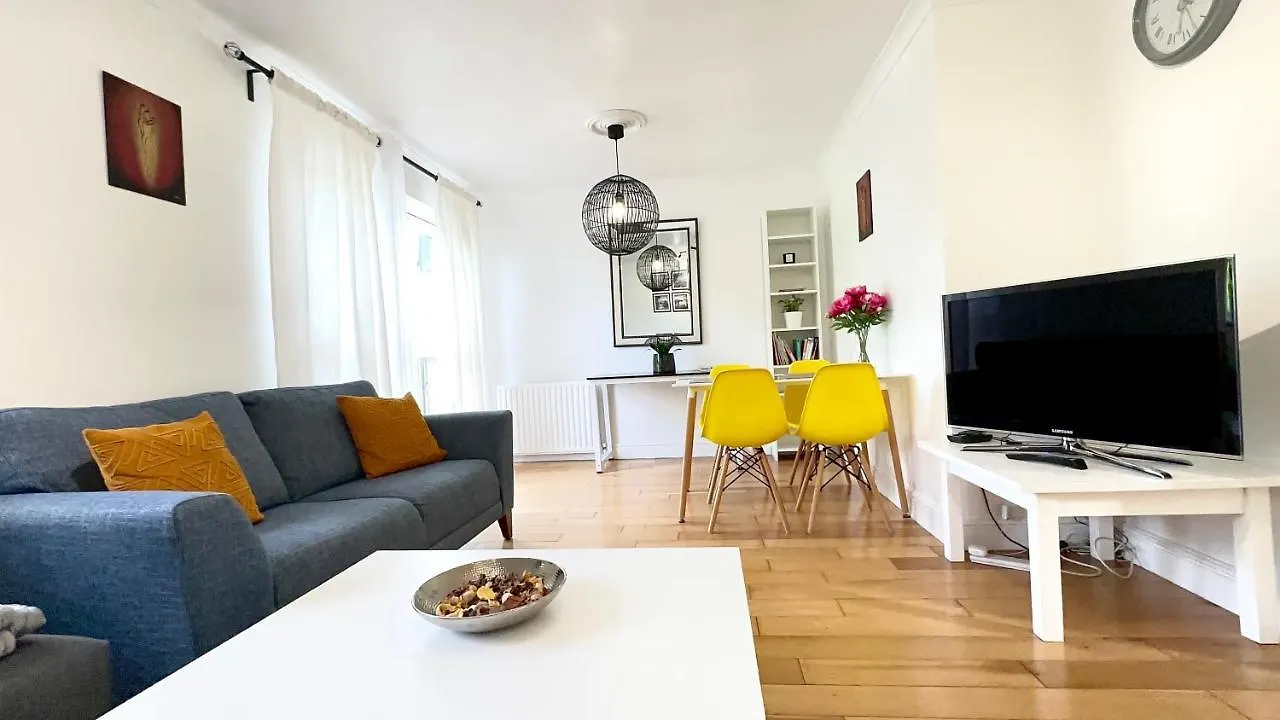Amazing Location - City Of London- 2 Bedroom Stunning Canal View House With Private Garden,Parking & Balcony contacts