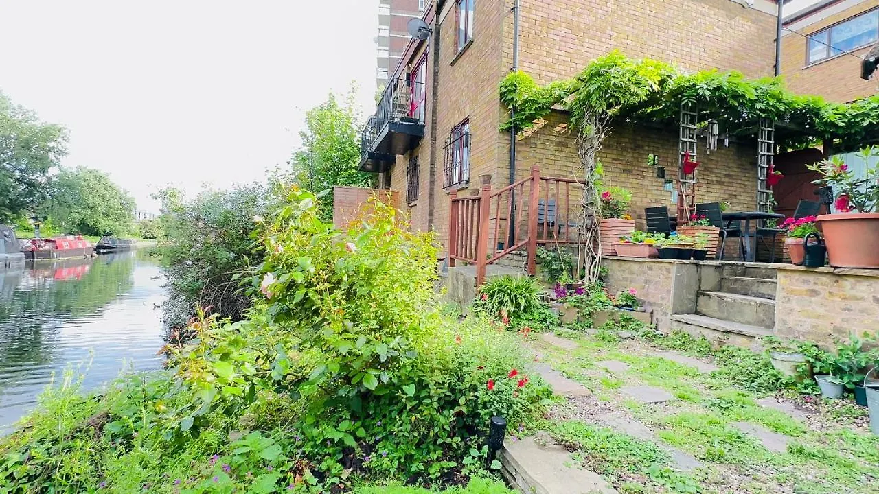 Apartment Canal View House: City of London Oasis