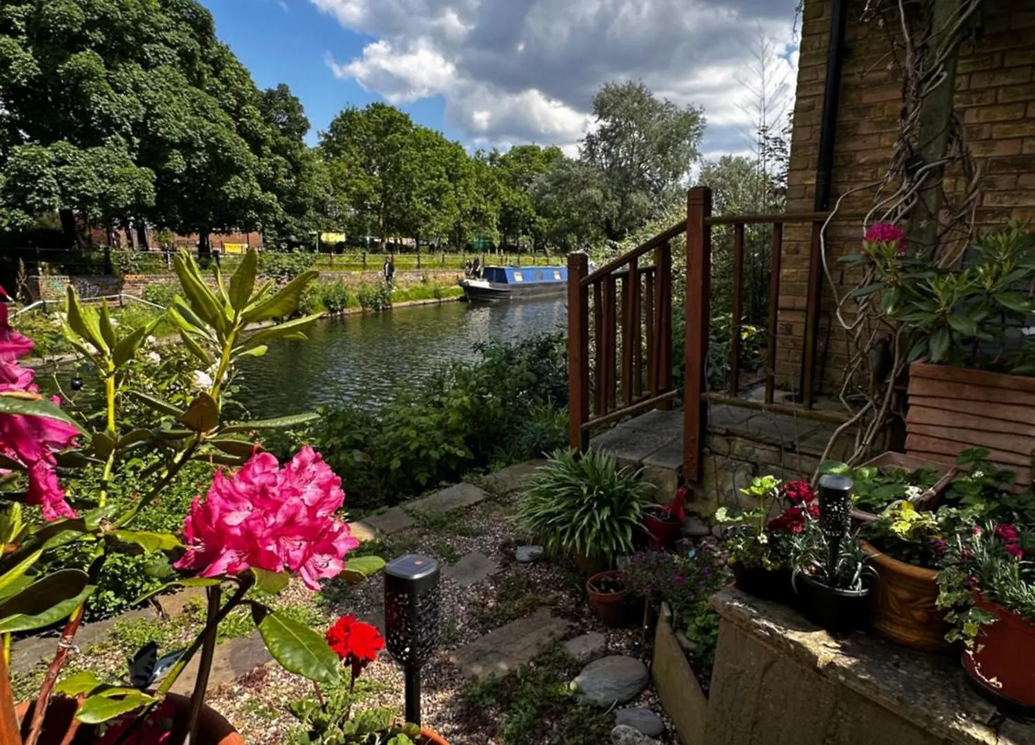 Canal View House: City of London Oasis 0*,  United Kingdom