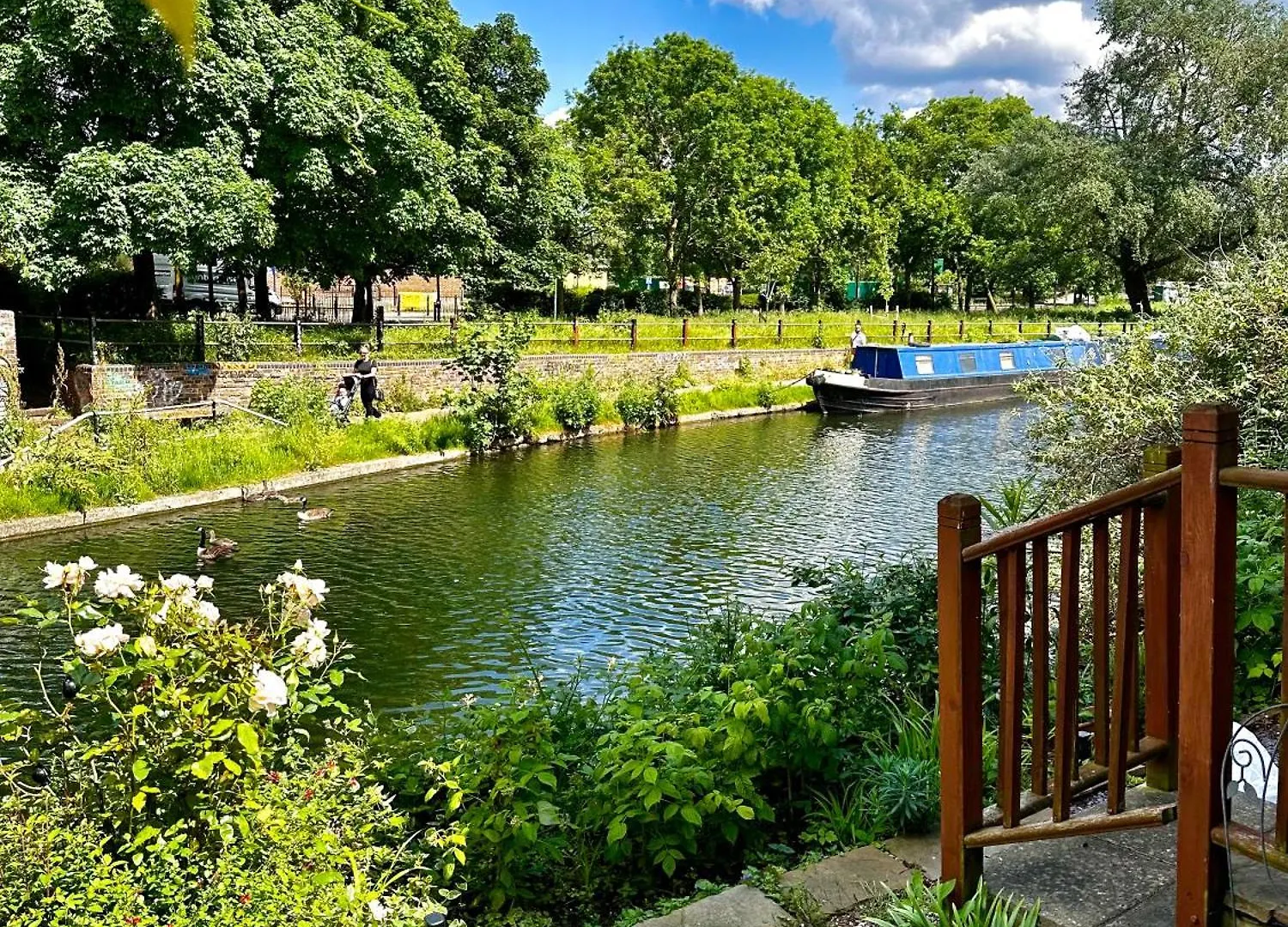 Canal View House: City of London Oasis