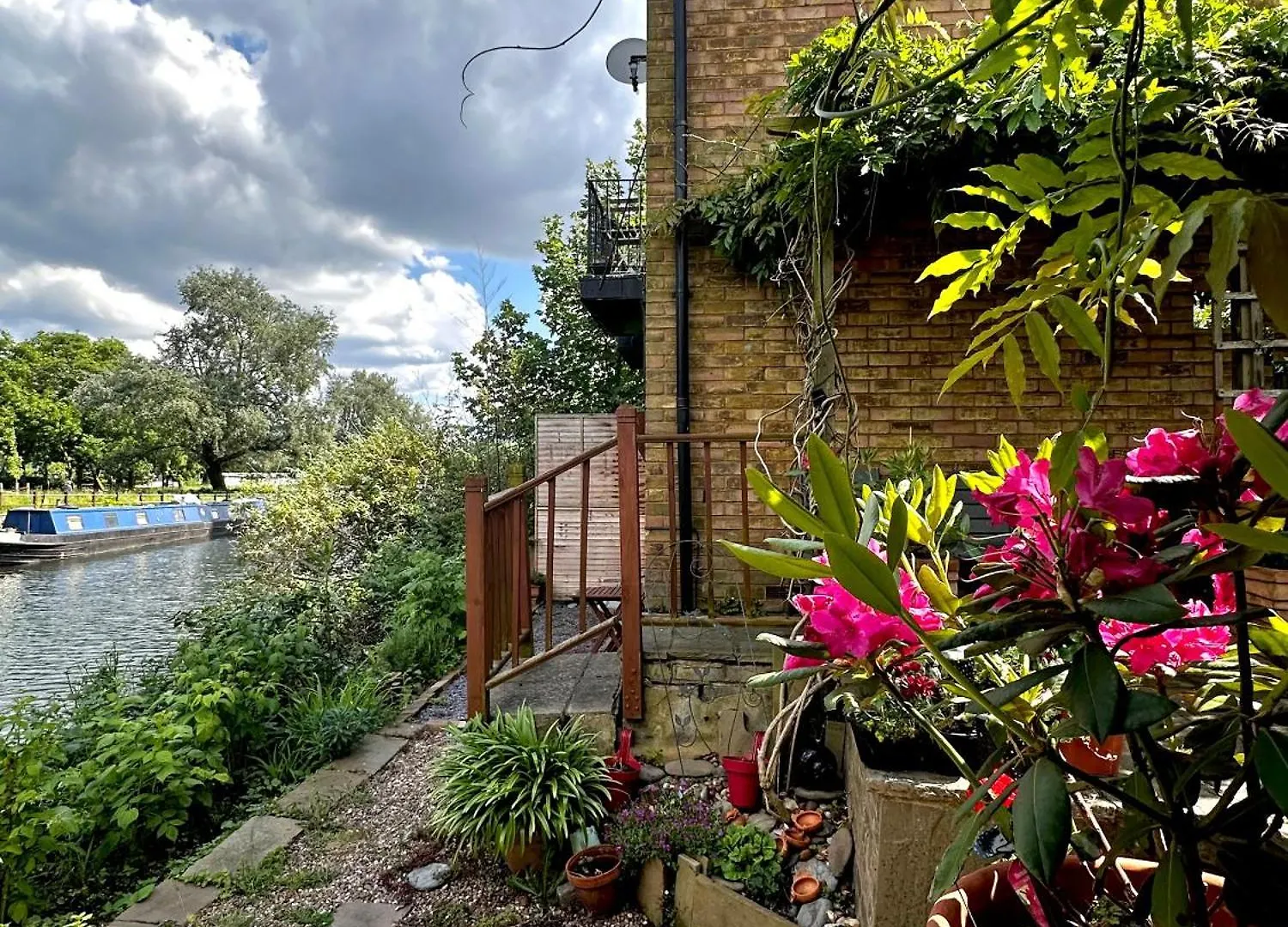 Apartment Canal View House: City of London Oasis