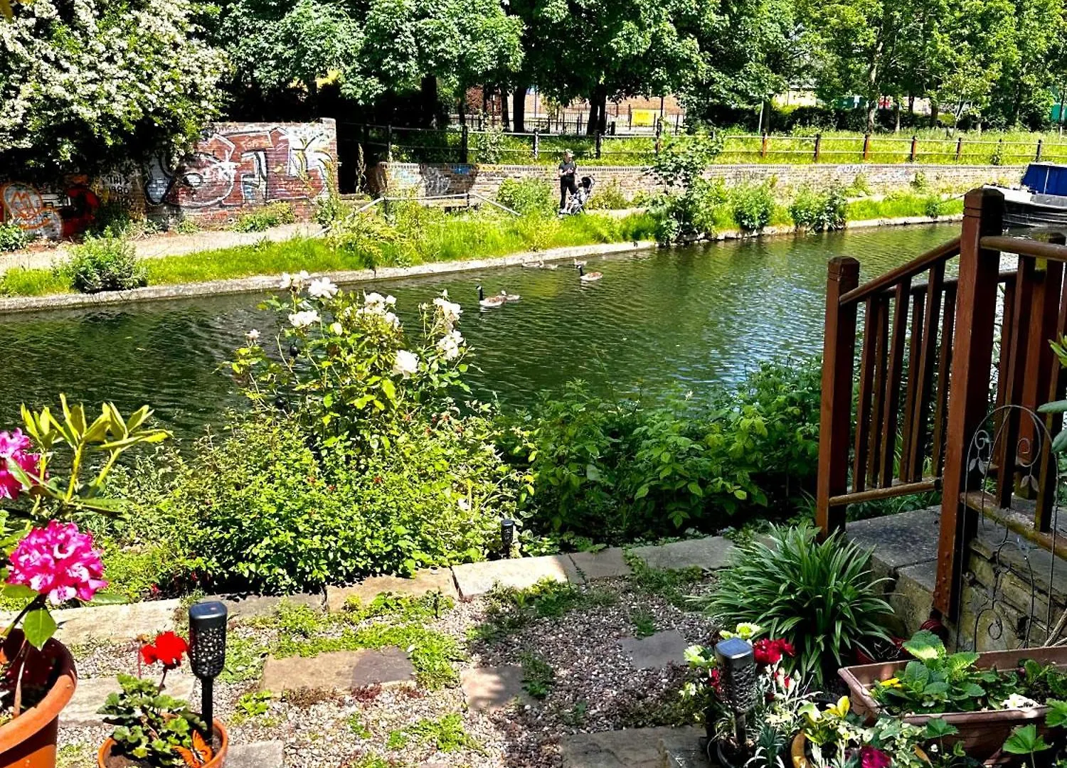 Canal View House: City of London Oasis