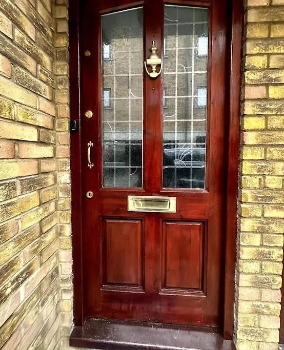 Amazing Location - City Of London- 2 Bedroom Stunning Canal View House With Private Garden,Parking & Balcony